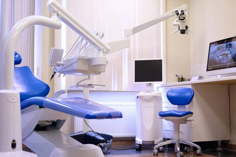 Cuáles son los beneficios de que los dentistas apuesten por los cursos especializados en salud bucodental