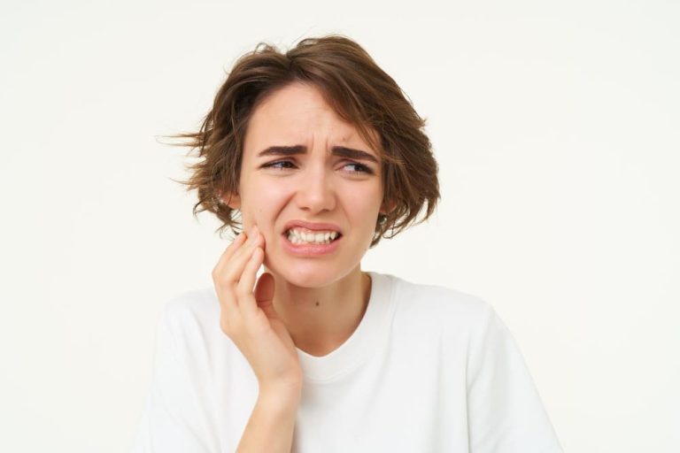 Periodontitis y cepillado agresivo equivale a encías retraídas